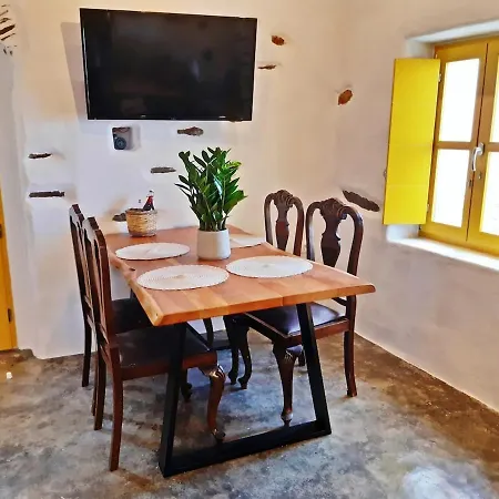 Kostoulis Traditional House Lägenhet Lefkes (Paros)