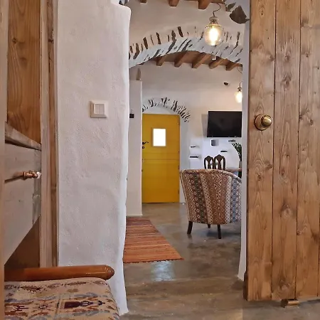 Kostoulis Traditional House Lefkes (Paros)